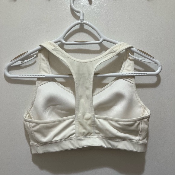 Old navy Sports Bra - Picture 2 of 3